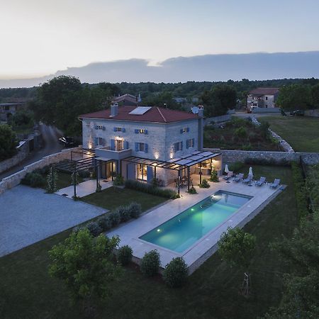 Villa Pi For 8 People In Central Istria With Heated Pool & Large Garden Tinjan Exterior photo